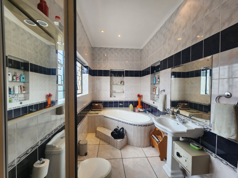 3 Bedroom Property for Sale in Levallia Western Cape